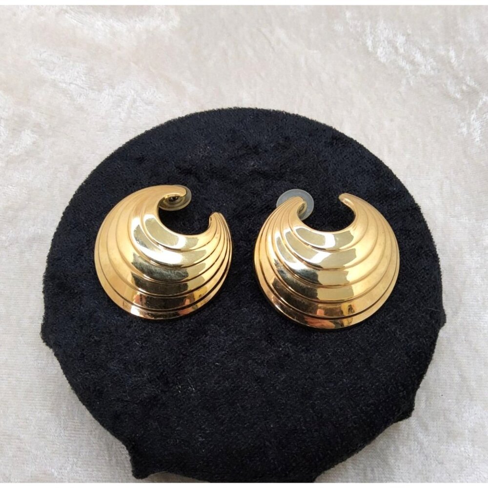 Vintage 1992 Avon Gold Tone Sculpted Button Push Back Statement Earrings